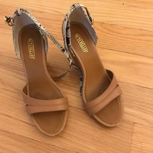 Seychelles wedges with snake print